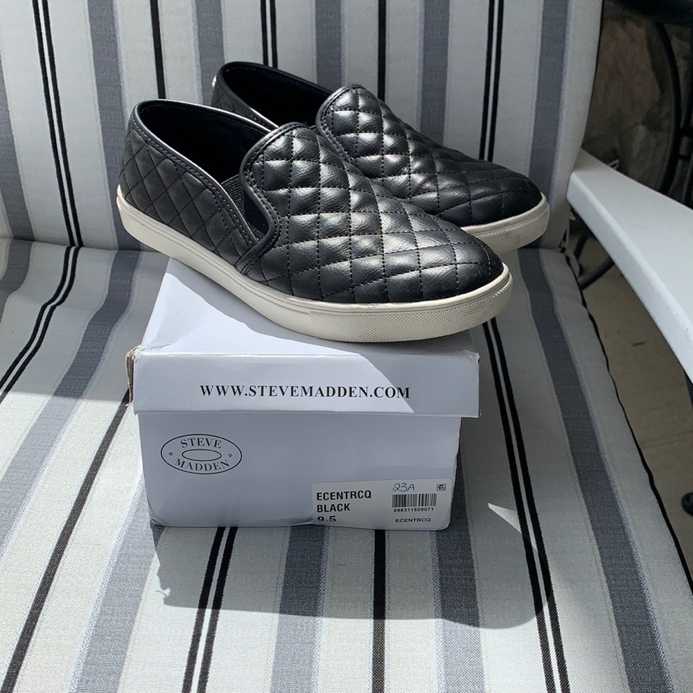 Used Steve Madden  ECENTRCQ Slip On Sneaker